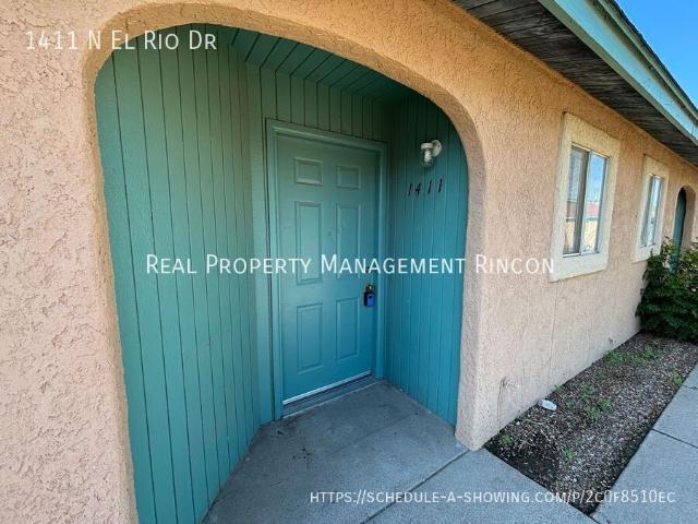 Central 2 Bed/1 Bathroom Duplex Close to I 10, U of A and Pima West!