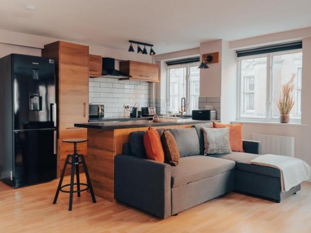 Central 2 bed flat with Free Parking