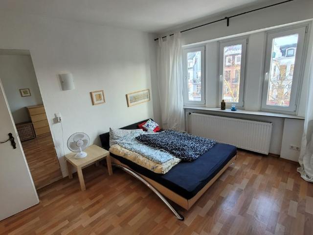 Central 2 Room Apartment: Fully Furnished, Bremen Amsterdam Apartments for Rent