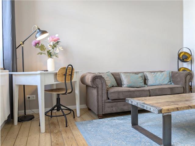 Central 2 room flat in an old building with charm in the List, Hannover Amsterdam Apartments for Rent