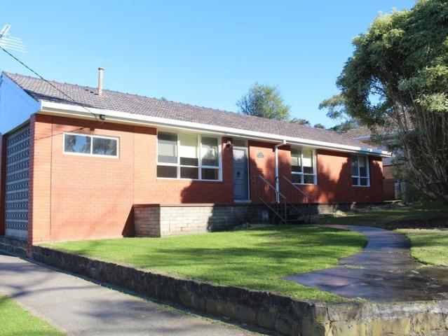 Central 3 Bedroom Family Home with a Pool!