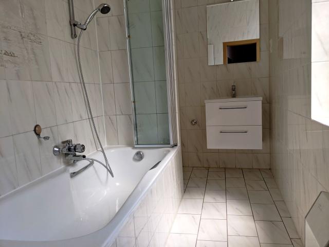 Central | 98m² | 3 Rooms | 3 Beds, Essen Amsterdam Apartments for Rent