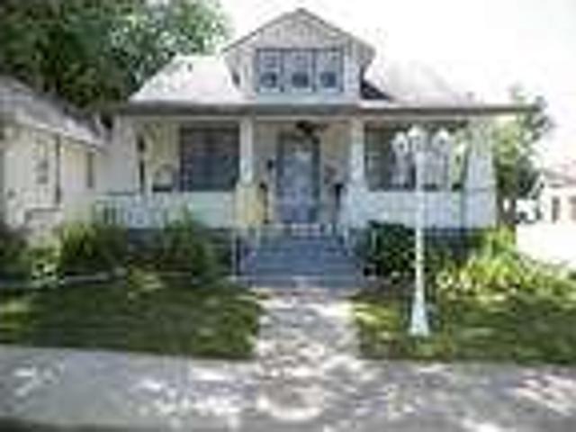 Centrally located 4 bedrooms New Buffalo home