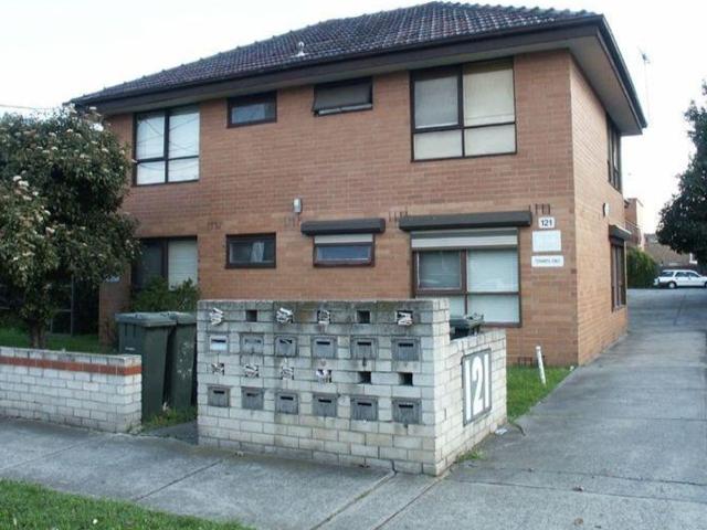 Centrally located 1 bedroom apartment close to shopping and transport