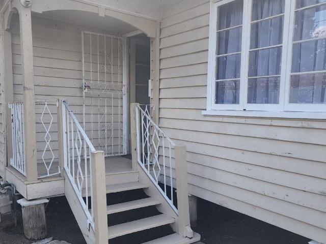 Centrally Located 2 Bedroom Worker's Cottage