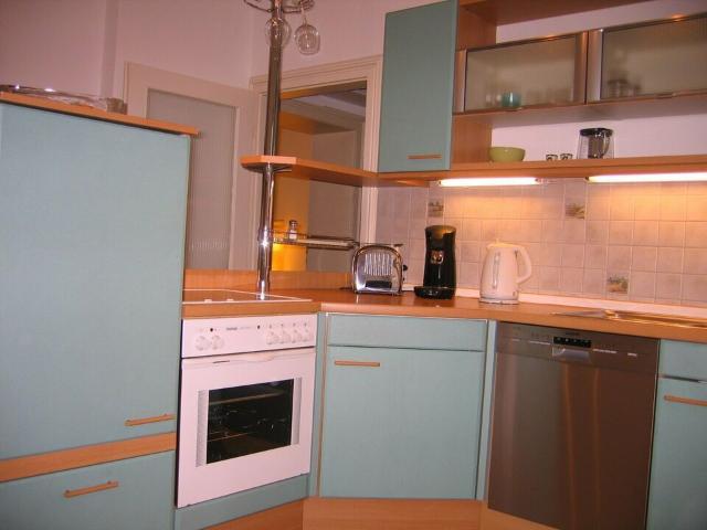 Centrally located 2,5 room old building apartment with charm in Schwabing, Munchen Amsterdam Apartments for Rent