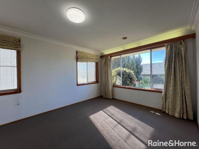 Centrally located 3 or 4 Bedroom Family Home in a Quiet Cul De Sac