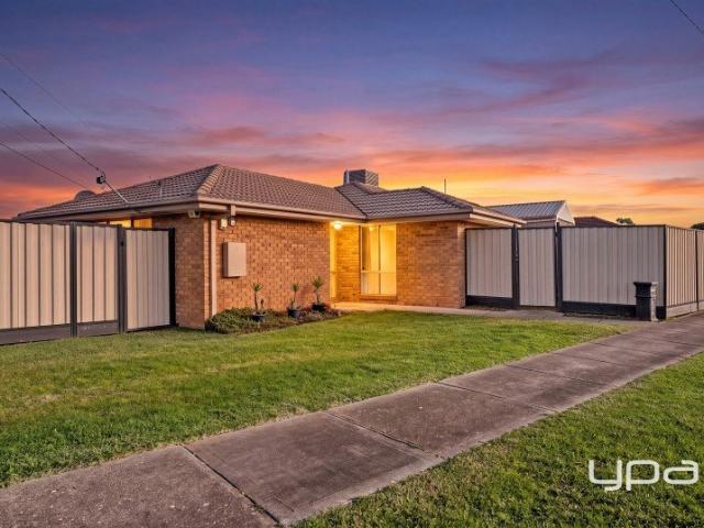 Centrally located 3 Bedroom, 2 Bathroom Home on Prime Corner Allotment!