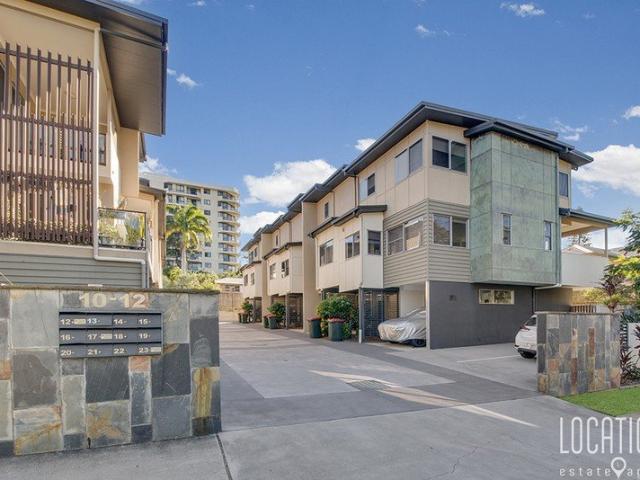 Centrally Located 3 Bedroom Townhouse Fully furnished
