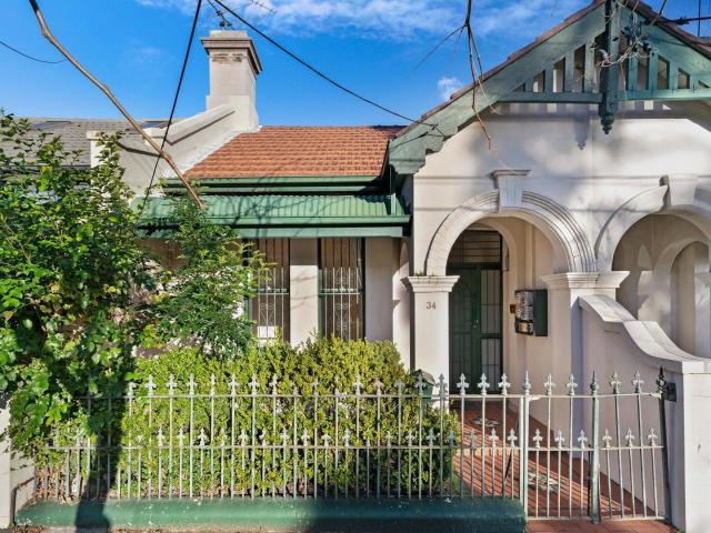 Centrally Located Three Bedroom Home | 6 month lease