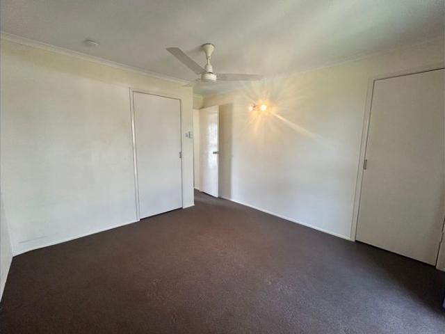 CENTRALLY LOCATED TOWNHOUSE IN WEST GLADSTONE