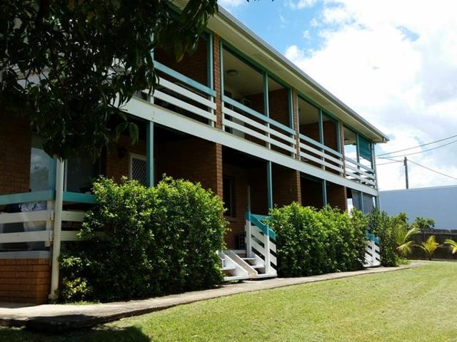 CENTRALLY LOCATED TOWNHOUSE IN WEST GLADSTONE