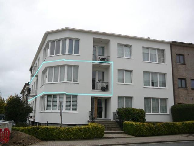 Centrally located two bedroom flat with garage