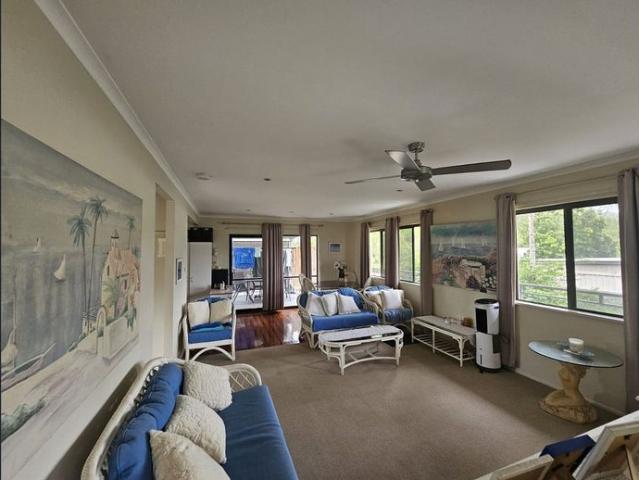 Centrally Located Upstairs Unit – Walk to Town!