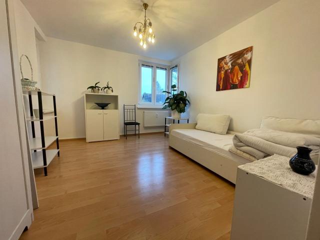 Centrally located, very well maintained 3.5 room apartment with balcony 90 m², Berlin Amsterdam Apartments for Rent