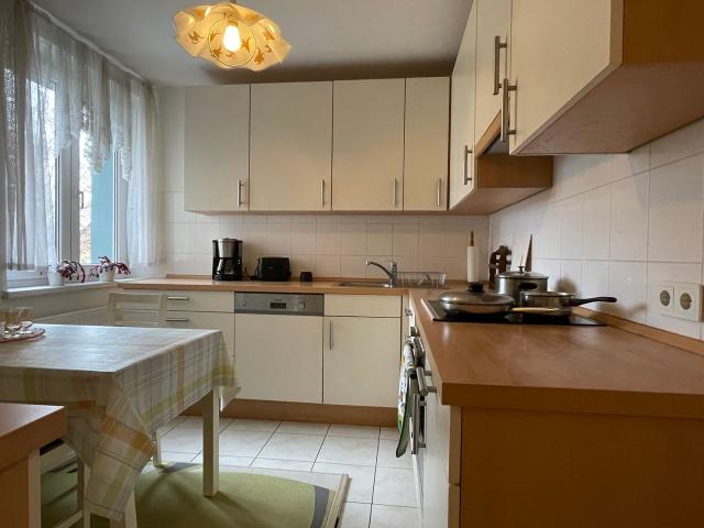Centrally located, very well maintained 3.5 room apartment with balcony 90 m², Berlin Amsterdam Apartments for Rent