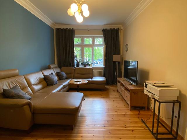 Centrally located, well maintained 3 room apartment with balcony, Berlin Amsterdam Apartments for Rent