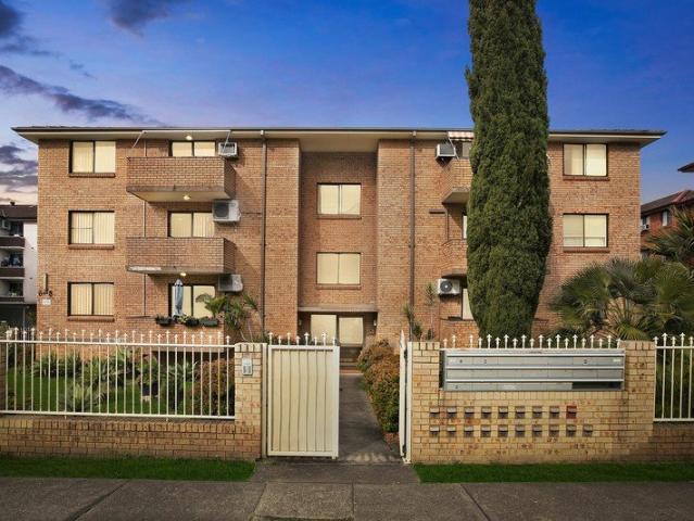 Centrally located apartment, low outgoings