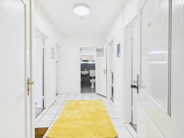 Centrally Located Business Apartment in Hamburg Wandsbek with Private Balcony