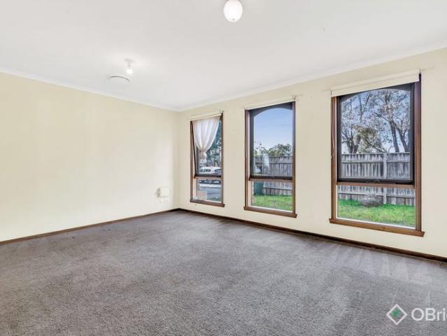 CENTRALLY LOCATED COSY HOME!