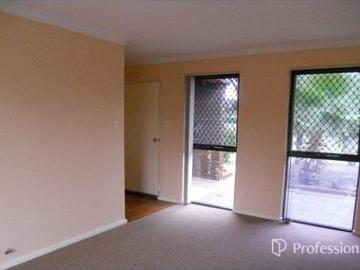 Centrally located cosy 3 bedroom 1 bathroom home, close to Westfield Carousel Shopping Centre!