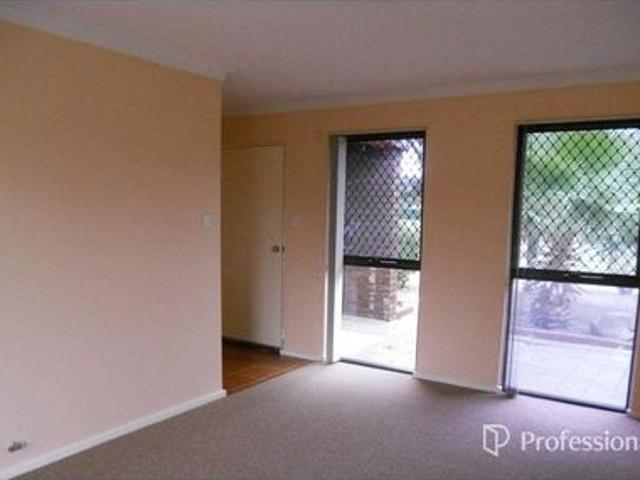 Centrally located cosy 3 bedroom 1 bathroom home, close to Westfield Carousel Shopping Centre!