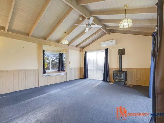 Centrally located Double Story Cottage in Daylesford