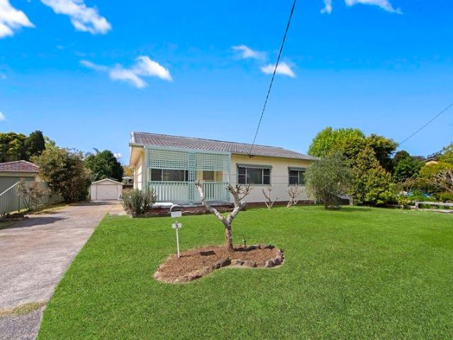 CENTRALLY LOCATED FAMILY HOME WITH LARGE YARD