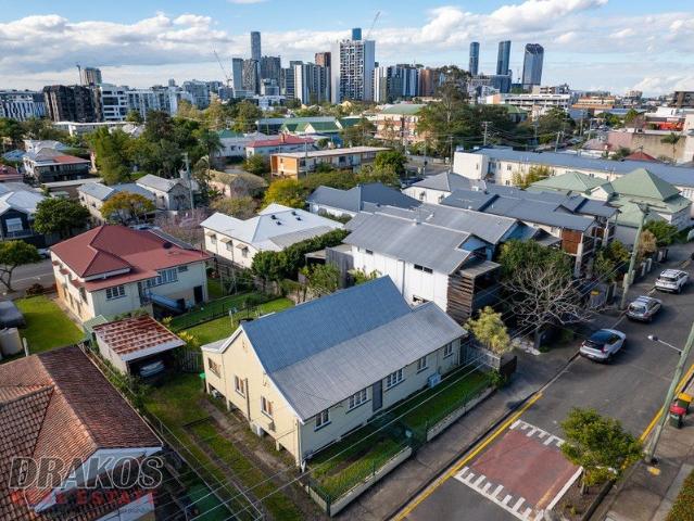 Centrally Located, Flood Free