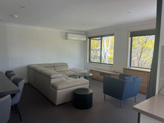 Centrally located fully furnished stunning Townhouse for permanent rental