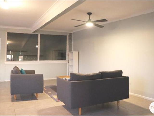 Centrally located fully furnished unit