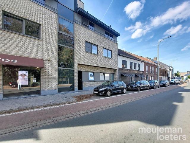 Centrally located ground floor apartment with terrace in Oos
