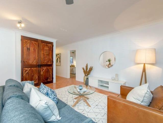 Centrally Located Ground Floor Modern Unit!