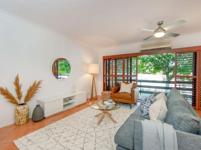 Centrally Located Ground Floor Modern Unit!