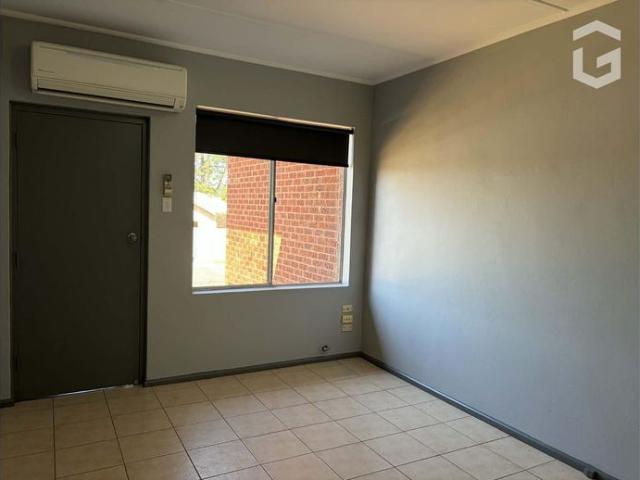 Centrally Located Leeton Unit Available Now!