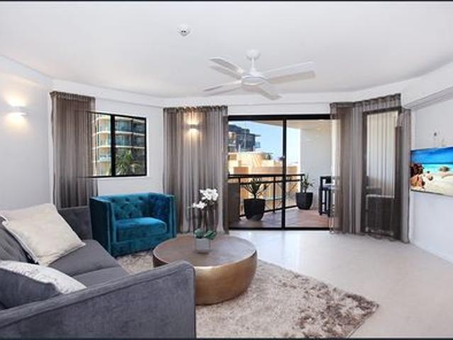 Centrally located Oasis, Deluxe & Completely Furnished