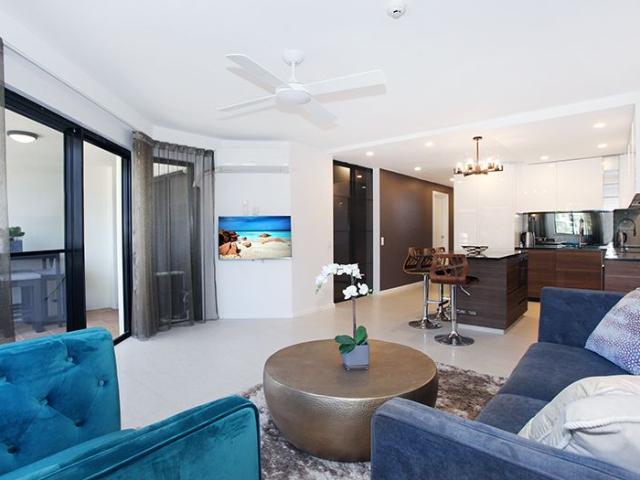 Centrally located Oasis, Deluxe & Completely Furnished