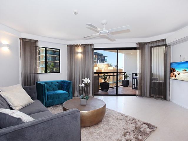 Centrally located Oasis, Deluxe & Completely Furnished