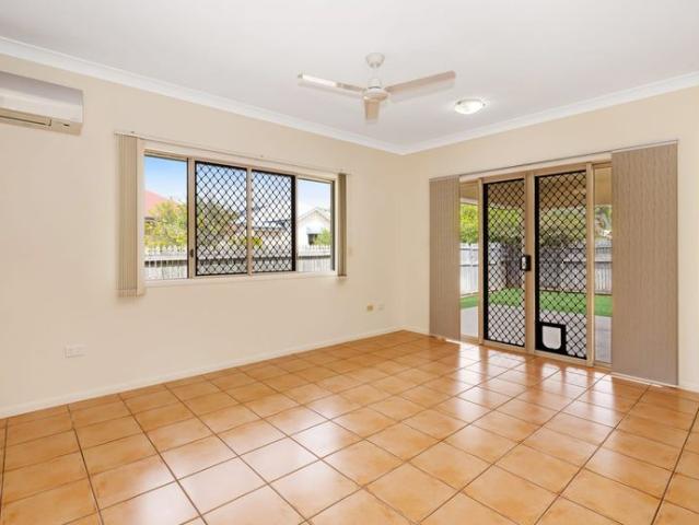 Centrally located only minutes to the Hospital, University and Lavarack Barracks
