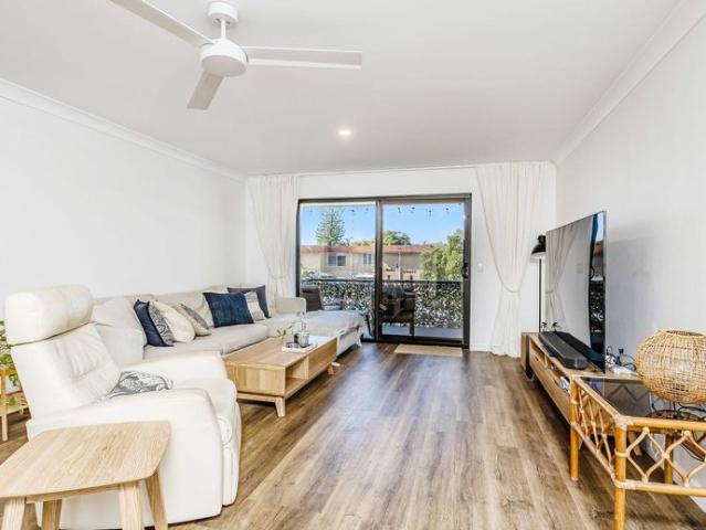 Brand new Kitchen Centrally located Renovated Apartment