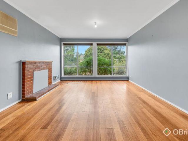 CENTRALLY LOCATED SHORT WALK TO TOWN CENTRE