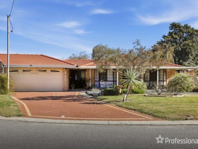 CENTRALLY PLACED AND SPACIOUS FAMILY HOME WITH MULTIPLE LIVING OPTIONS