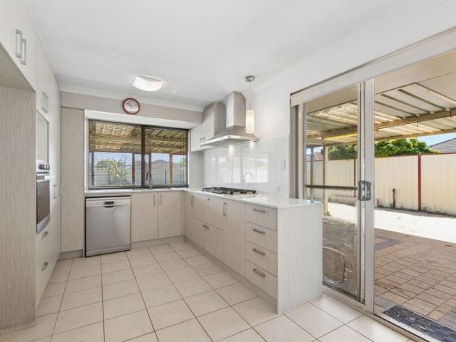 CENTRALLY PLACED COASTAL HOME, WITH LARGE GARDEN SURROUNDS AND AN ENTERTAINERS APPEAL