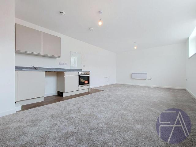 Centre Court Tulketh Street. Studio to rent £725 pcm £167 pw