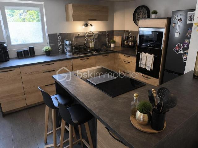 Centre bourg – Appartement 2 pièces rénové avec bureau