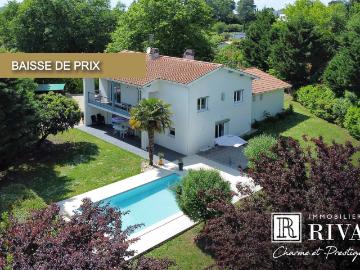 Centre Bourg Maison 186 M2 Hab 1666 M2 De Terrain Coup. 186m² Latresne