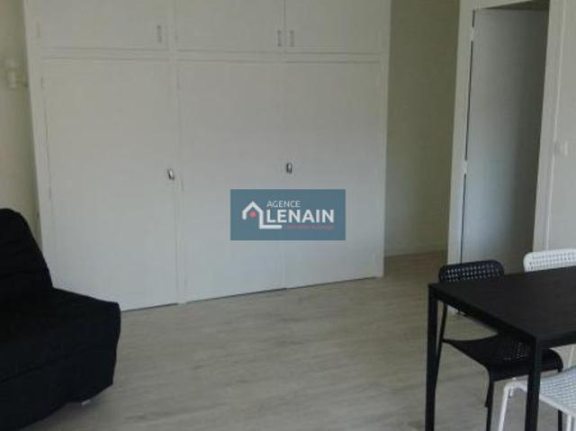 centre bourg studio 32.51 m² comprenant une pièce.