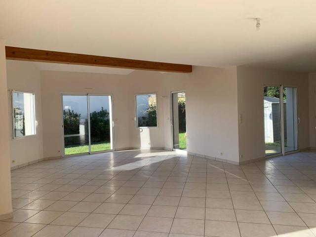 CENTRE BOURG PROCHE COMMERCES