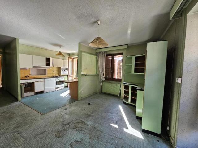 Centre d'Aime, Appartement à rénover de 57.6 m2 avec balcons