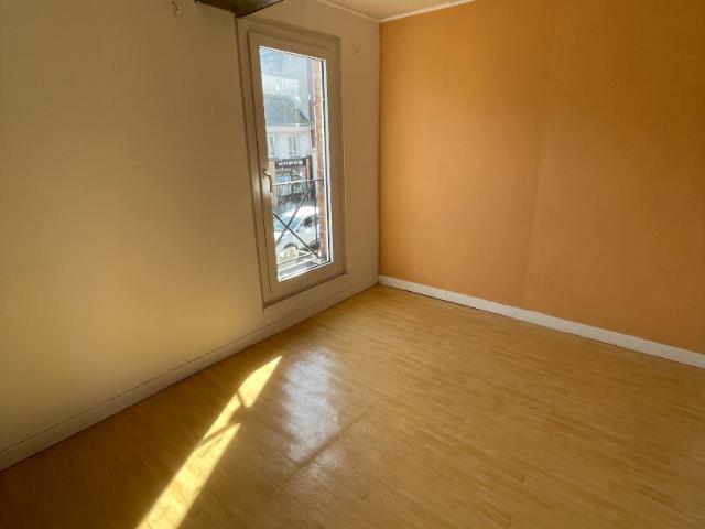 Centre de BOURG ACHARD Appartement 2 pièces et 1 bureau de 49 m2